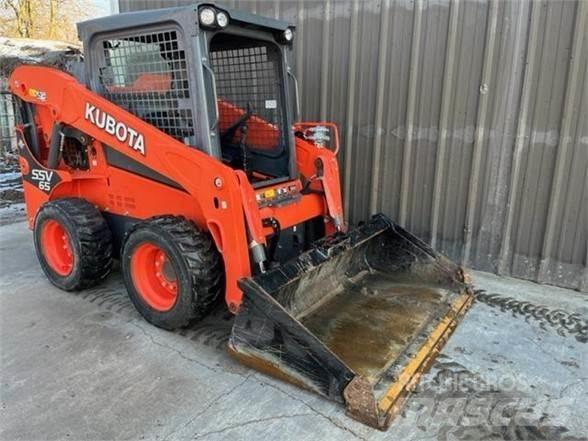 Kubota SSV65 Krautuvai su šoniniu pasukimu