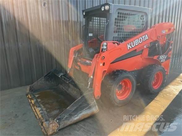 Kubota SSV65 Krautuvai su šoniniu pasukimu