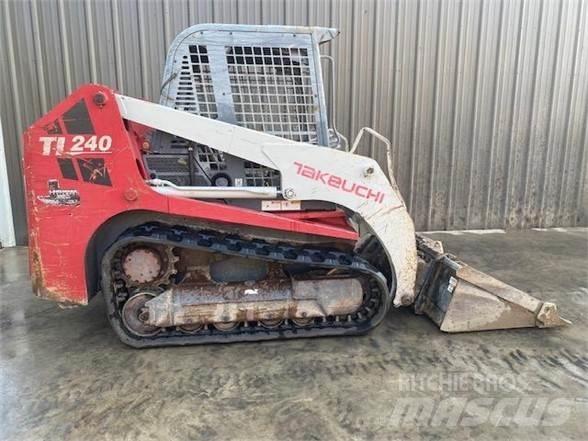 Takeuchi TL240 Krautuvai su šoniniu pasukimu