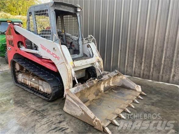 Takeuchi TL240 Krautuvai su šoniniu pasukimu