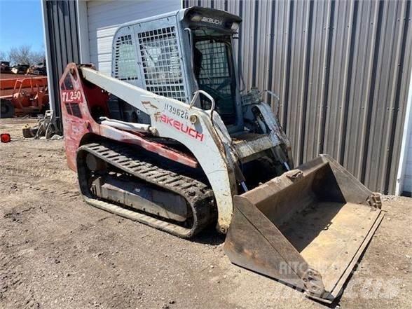 Takeuchi TL250 Krautuvai su šoniniu pasukimu
