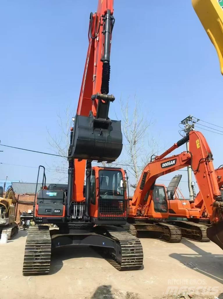 Doosan DX 225 LC Vikšriniai ekskavatoriai