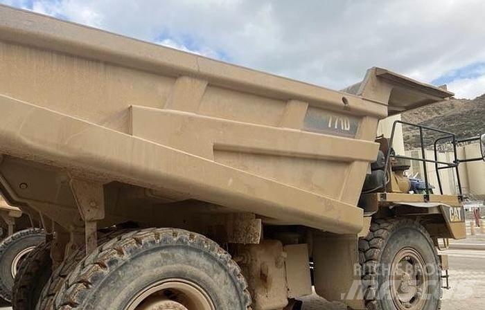 CAT 771D Statybiniai savivarčiai sunkvežimiai