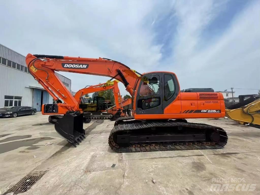Doosan DX 225 LC Vikšriniai ekskavatoriai