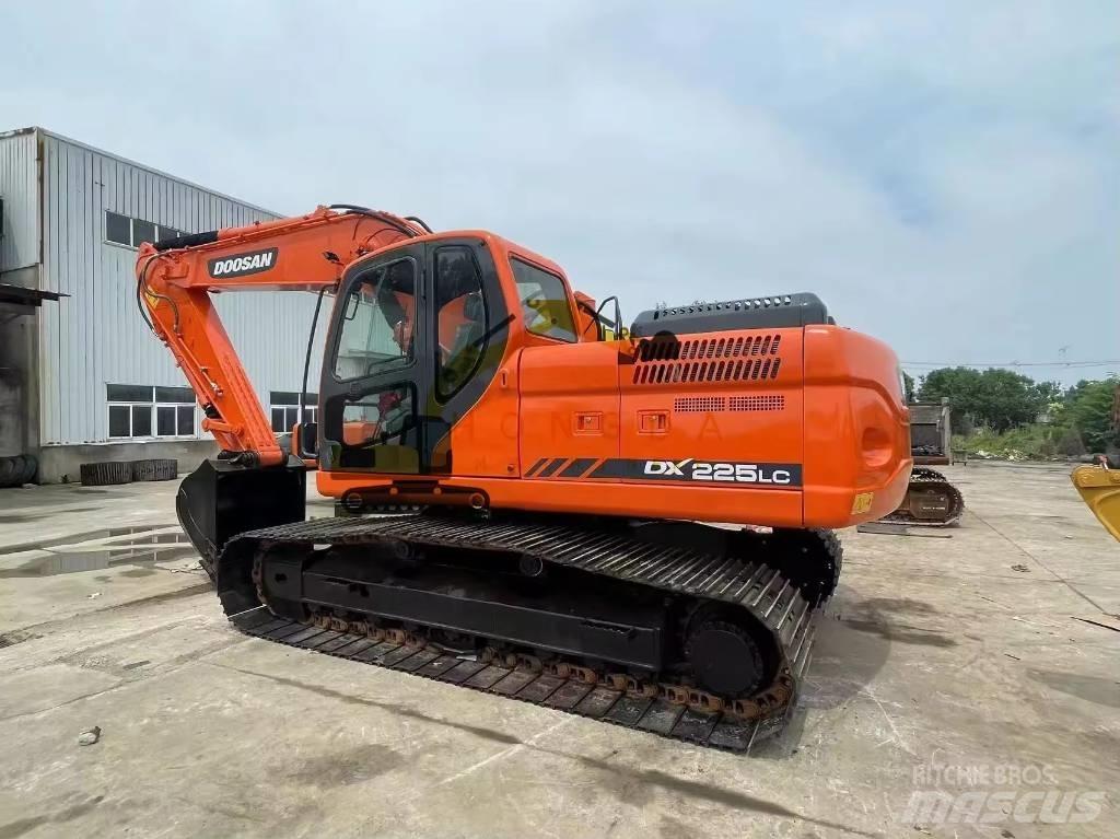 Doosan DX 225 LC Vikšriniai ekskavatoriai