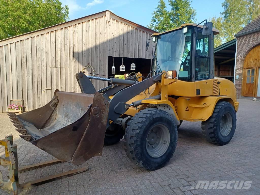 Volvo L 30 B Naudoti ratiniai krautuvai