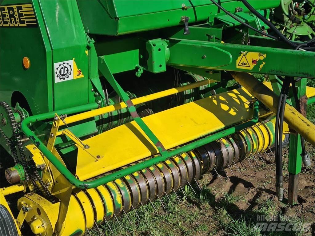John Deere 590 Ritinių presai