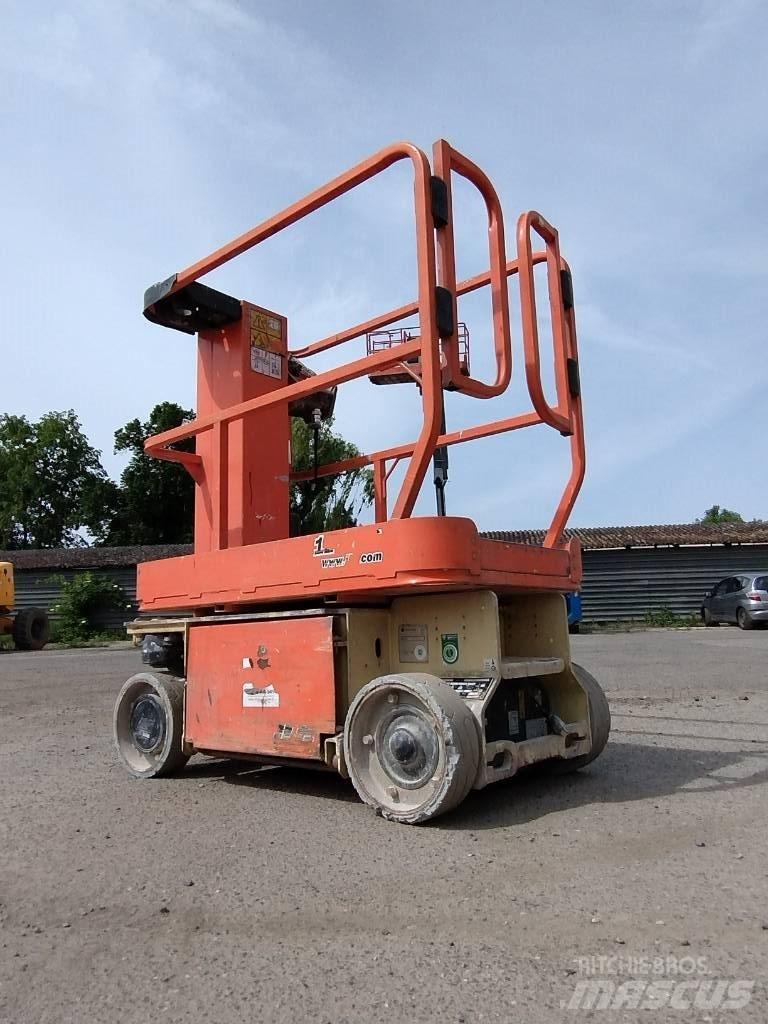 JLG 1230 ES Vertikalūs stiebiniai keltuvai