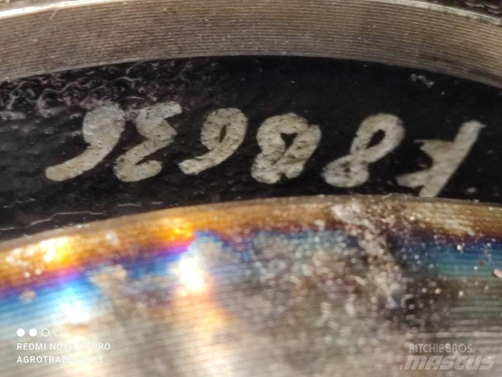 Kramer 750 hub Ašys