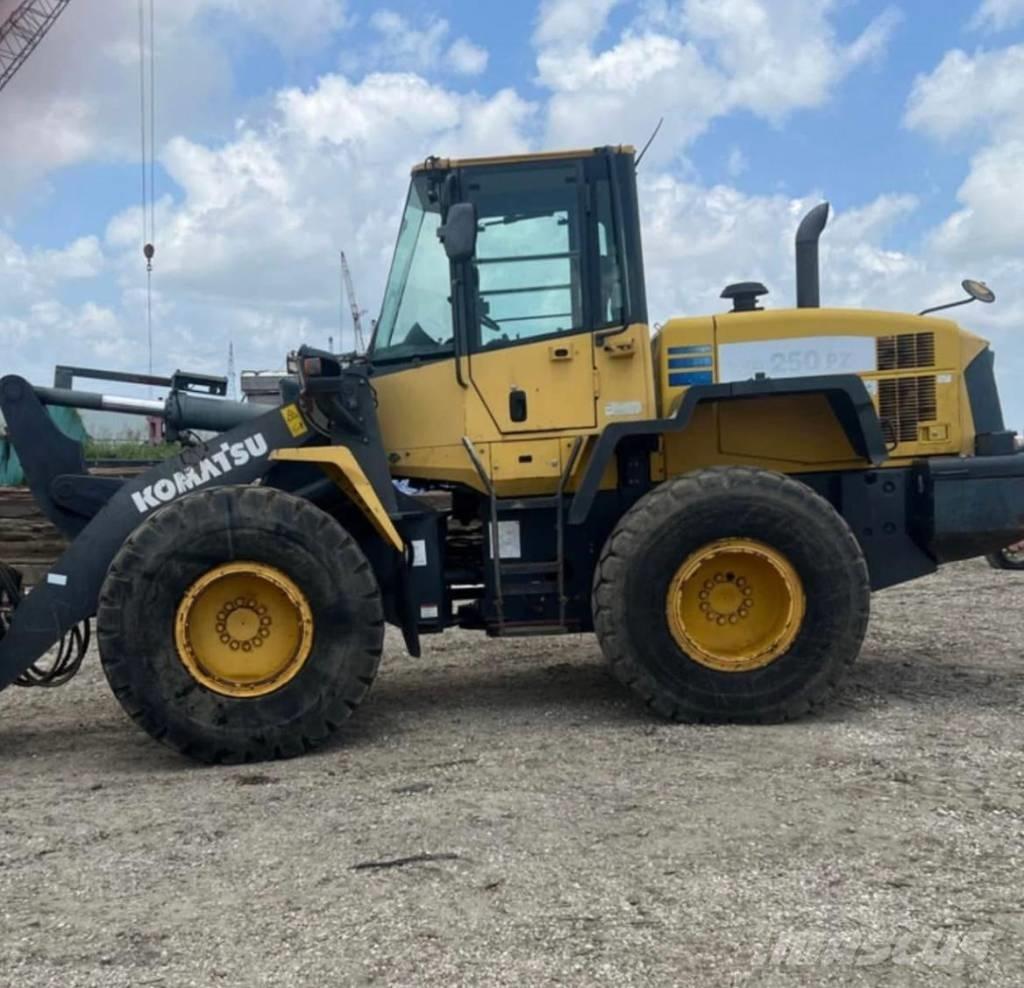 Komatsu WA 250 PZ-6 Naudoti ratiniai krautuvai