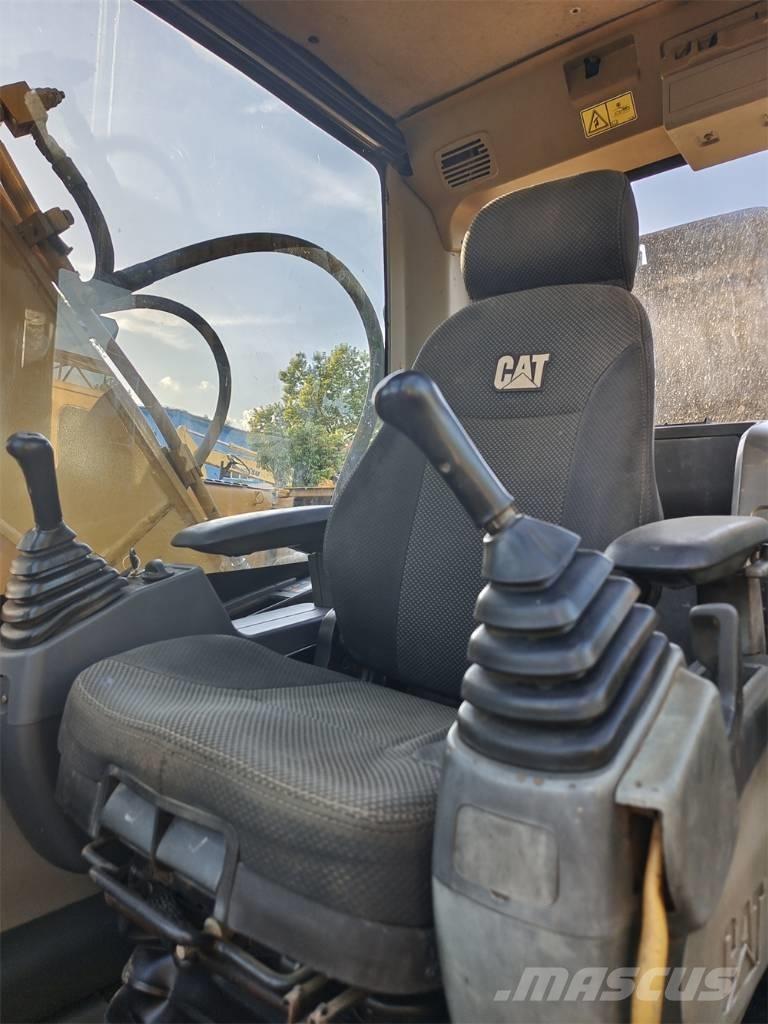 CAT 320 D 2 L Vikšriniai ekskavatoriai