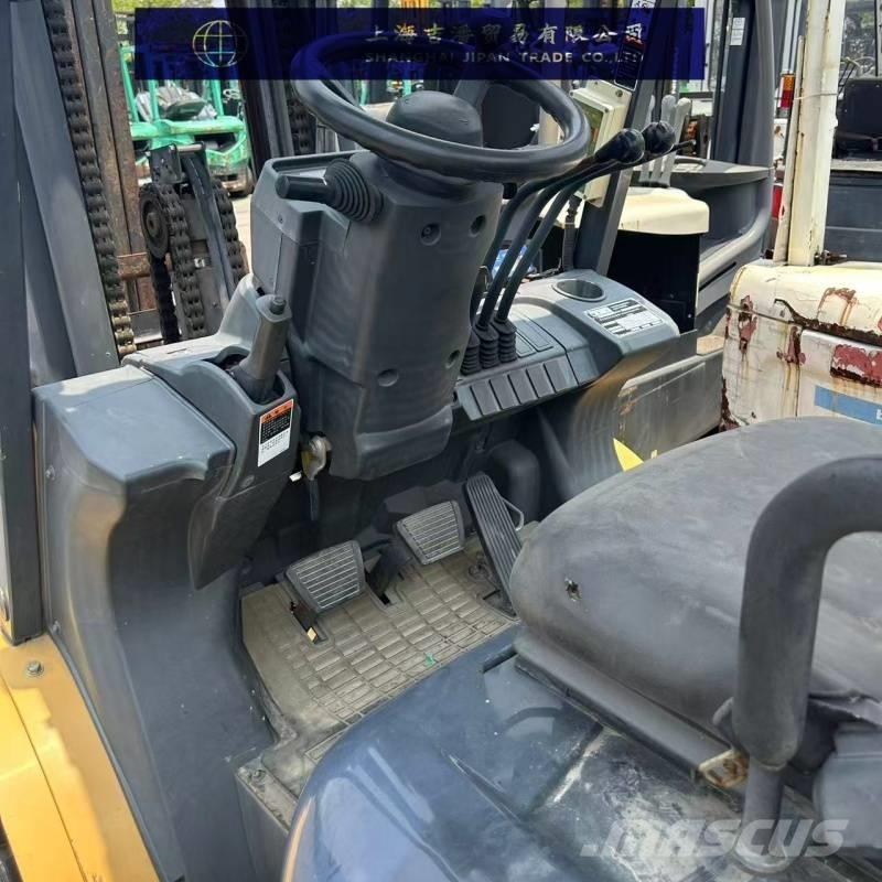 CAT 35 Dyzeliniai krautuvai