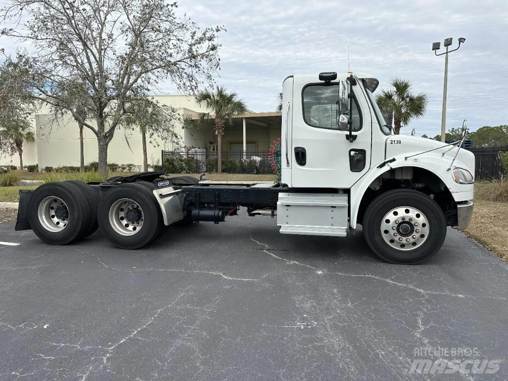 Freightliner M2 Gėrimų tiekimo sunkvežimiai