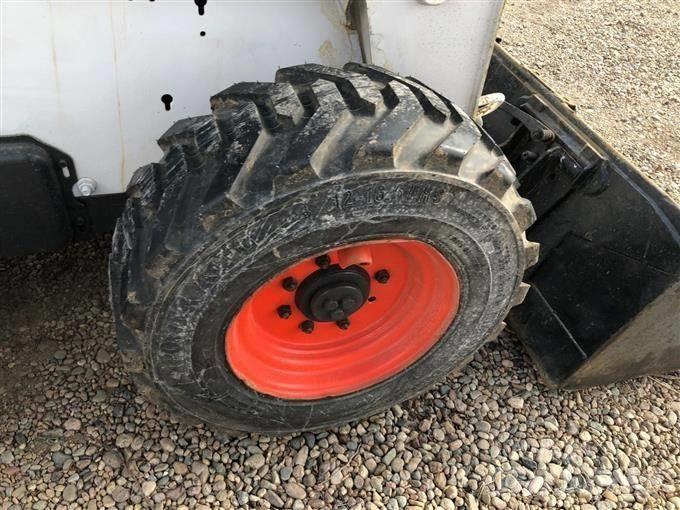 Bobcat S 300 Krautuvai su šoniniu pasukimu