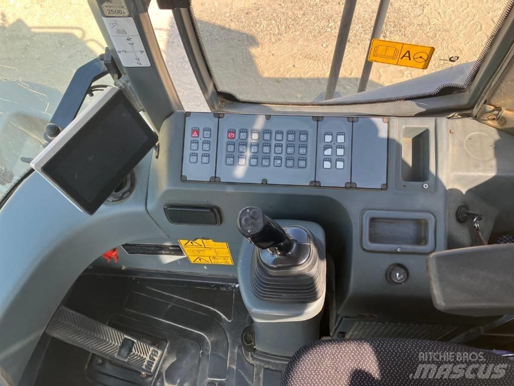 Liebherr L 566 Naudoti ratiniai krautuvai