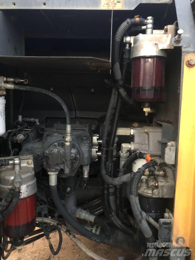 New Holland E 145 Vikšriniai ekskavatoriai