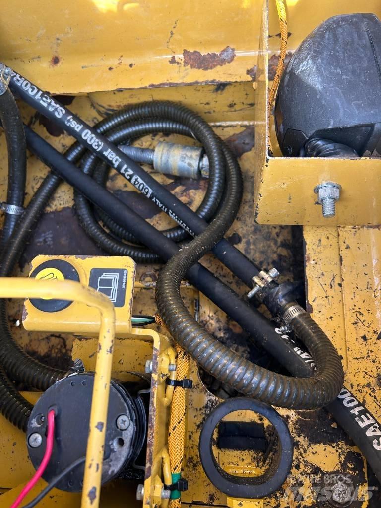 CAT 313 F LGC Vikšriniai ekskavatoriai