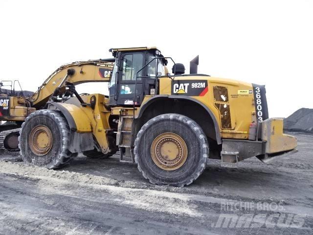 CAT 982 M Naudoti ratiniai krautuvai