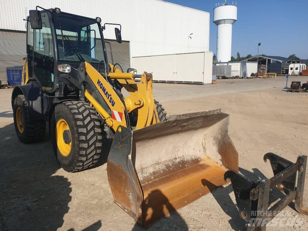 Komatsu WA80M-8E0 Naudoti ratiniai krautuvai
