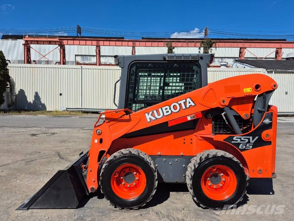 Kubota SSV 65 Krautuvai su šoniniu pasukimu