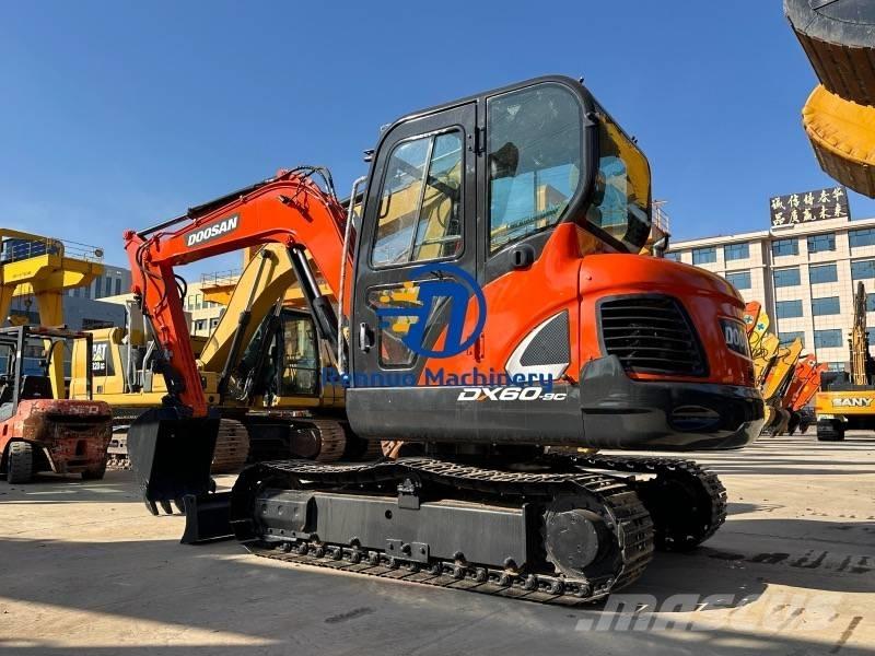 Doosan DX 60 Vikšriniai ekskavatoriai