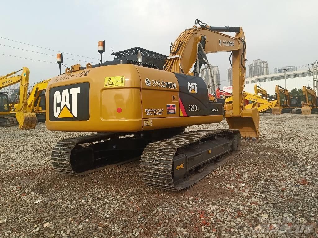 CAT 323 D Vikšriniai ekskavatoriai