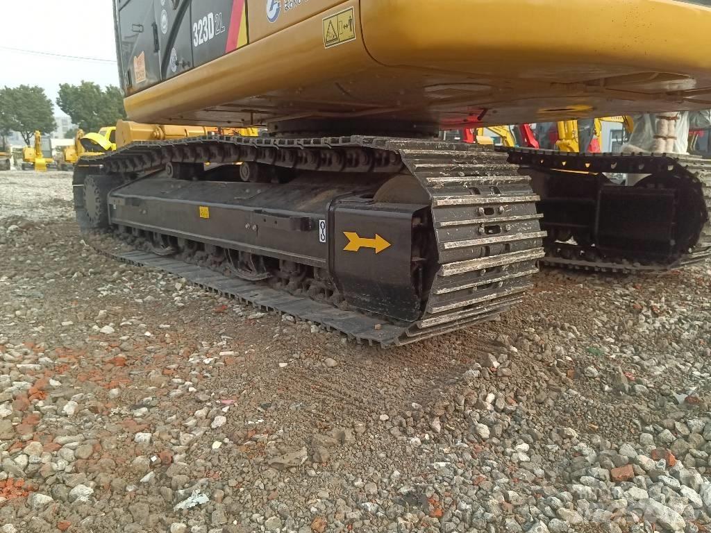 CAT 323 D Vikšriniai ekskavatoriai