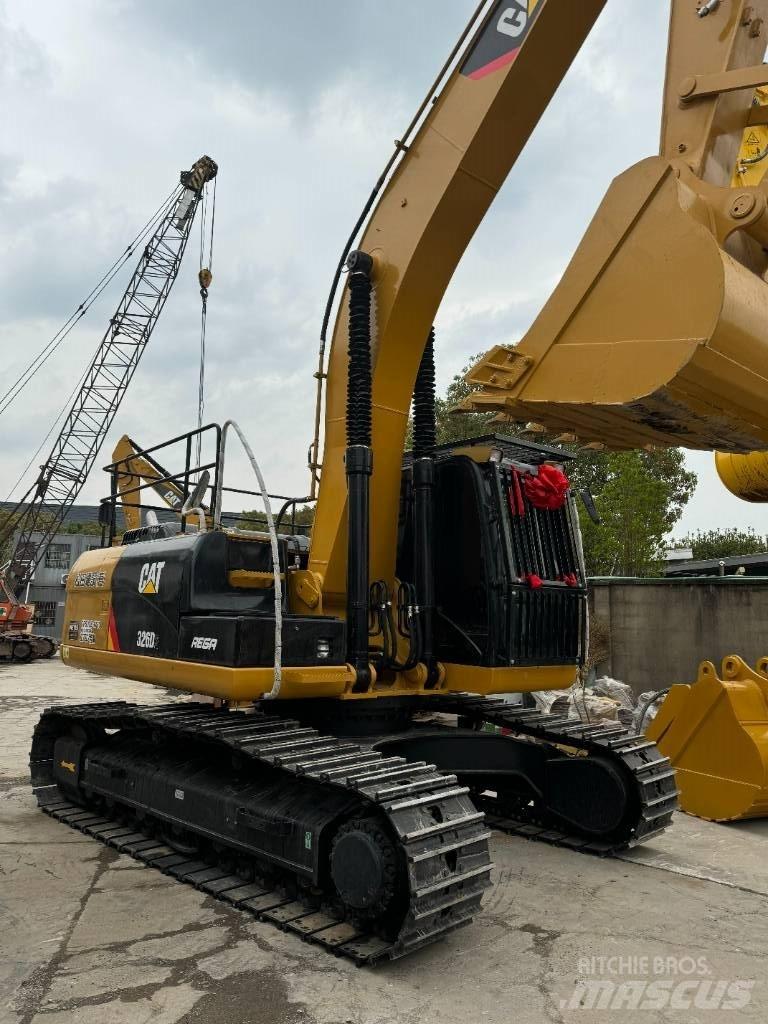 CAT 326D2 Vikšriniai ekskavatoriai