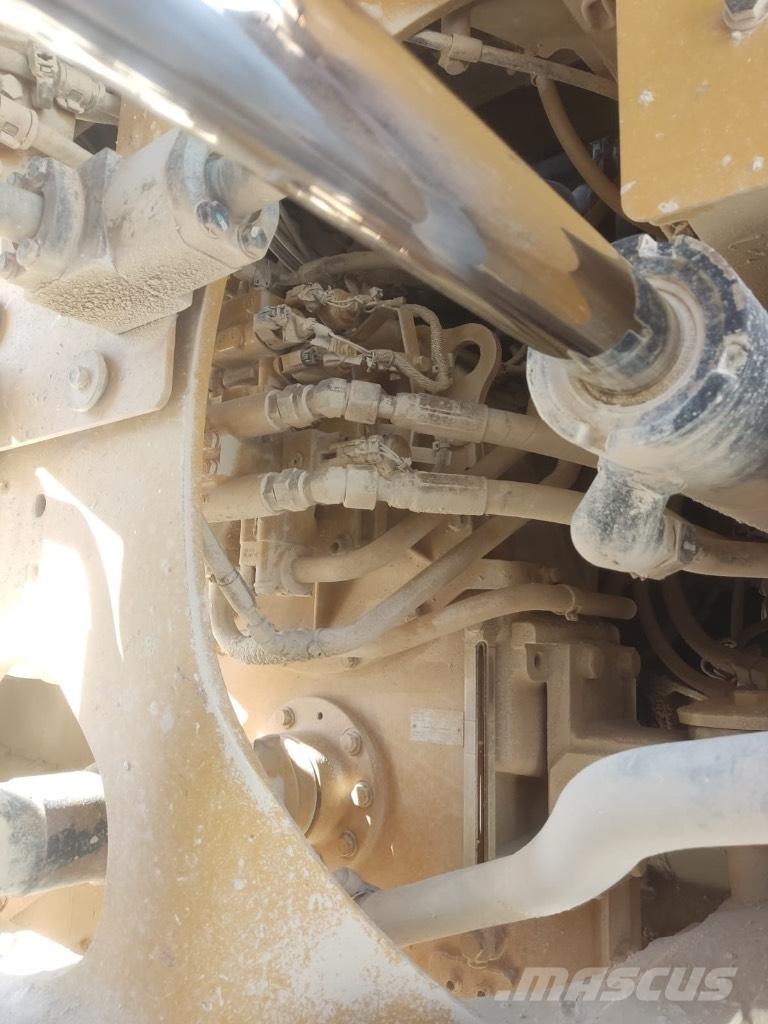 CAT 966 M Naudoti ratiniai krautuvai