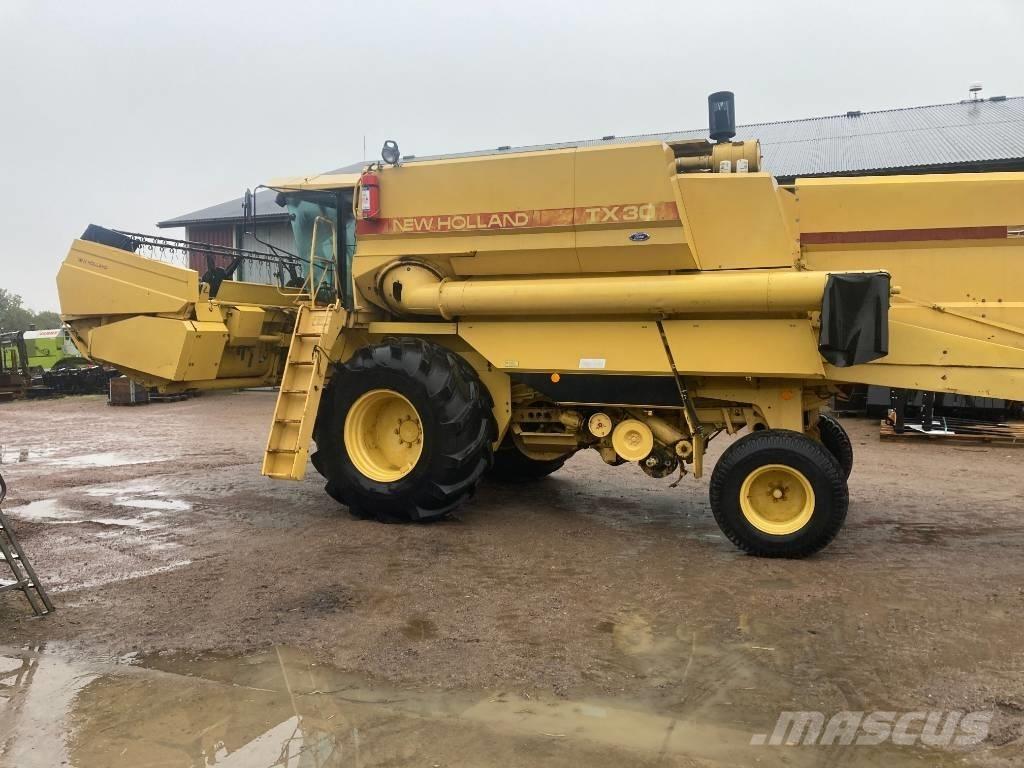 New Holland TX 30 Derliaus nuėmimo kombainai