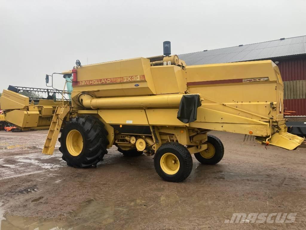 New Holland TX 30 Derliaus nuėmimo kombainai