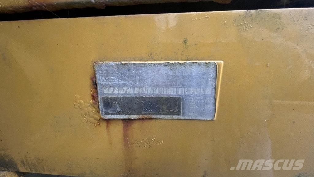 CAT 324 D L Vikšriniai ekskavatoriai