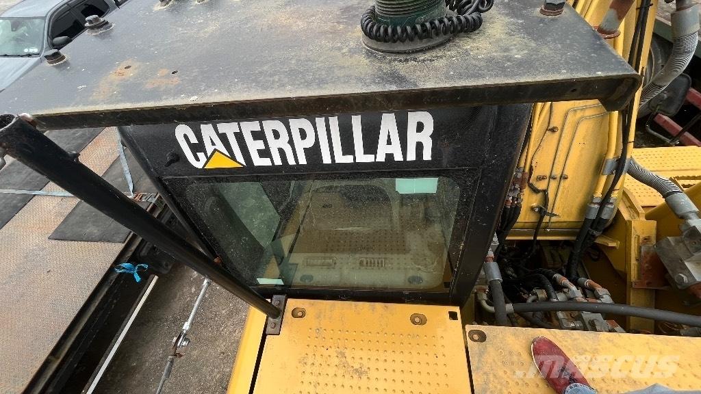 CAT 324 D L Vikšriniai ekskavatoriai