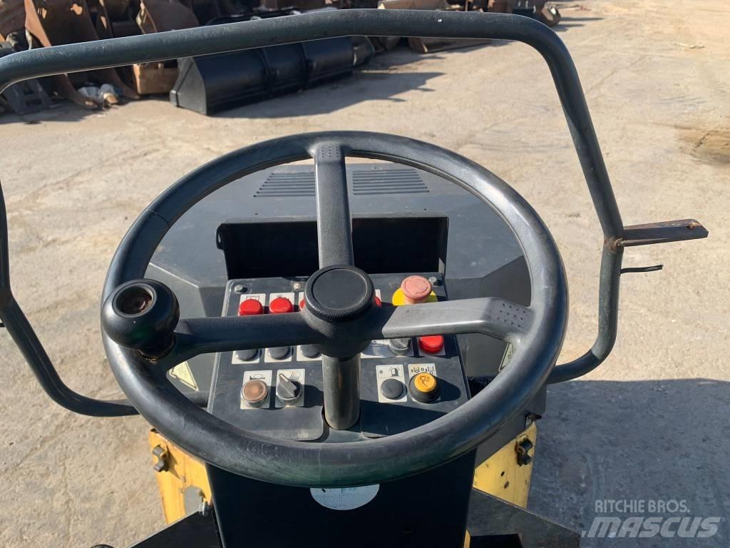 Bomag BW 120 AD-3 Porinių būgnų volai