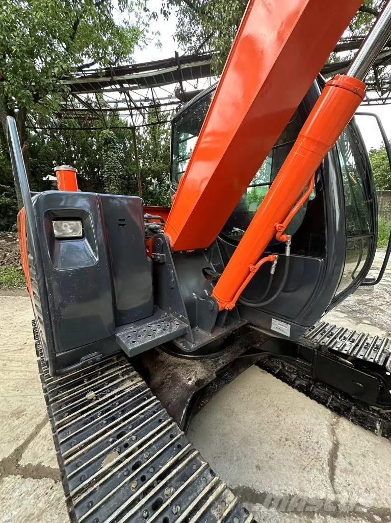 Hitachi 70 Vikšriniai ekskavatoriai