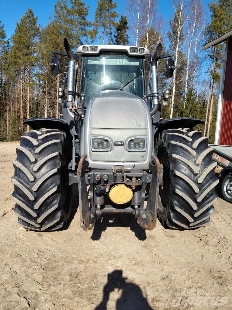 Valtra T130 Hi-Tek Traktoriai
