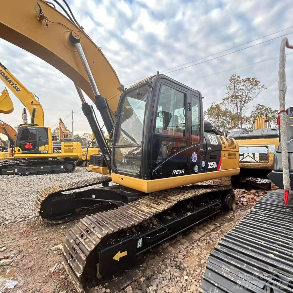 CAT 325 D Vikšriniai ekskavatoriai