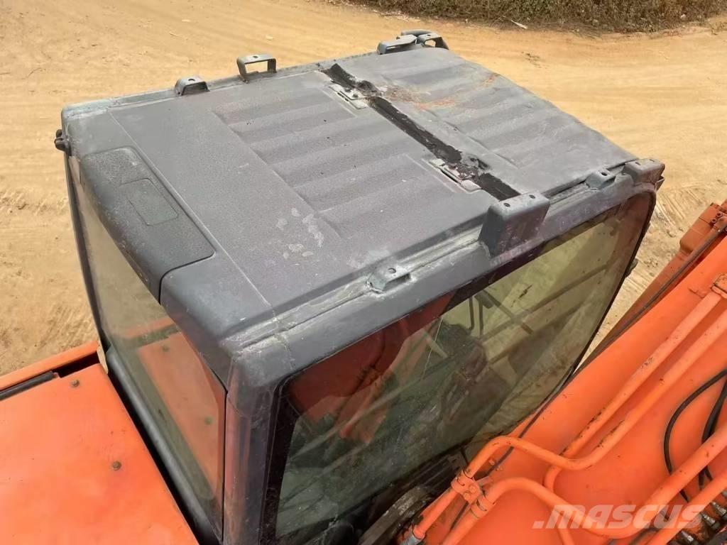 Hitachi ZX 200 Vikšriniai ekskavatoriai