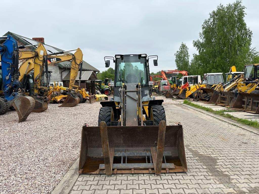 New Holland W 70 TC Naudoti ratiniai krautuvai