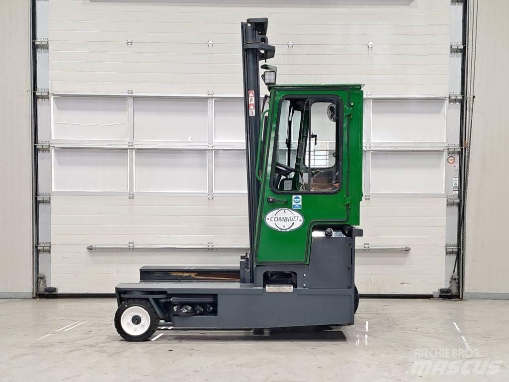 Combilift C3000 Krautuvai su pakrovimu iš šonų