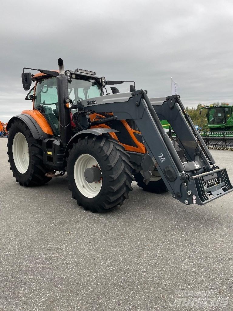 Valtra T 174 Traktoriai