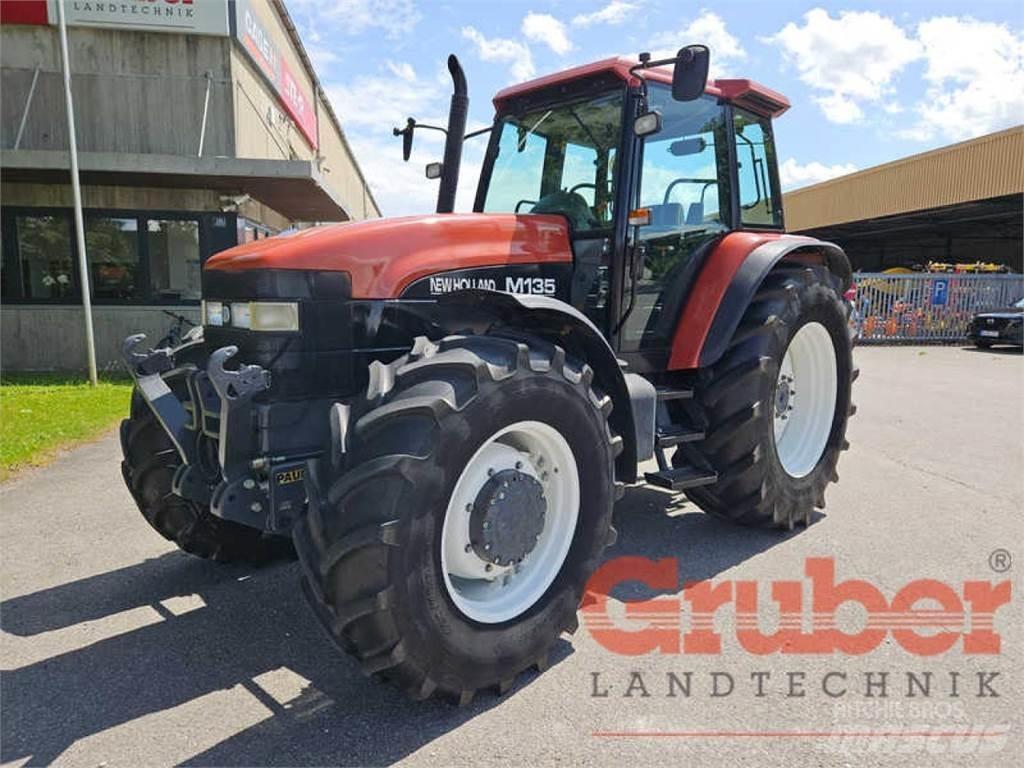 New Holland M 135 Traktoriai