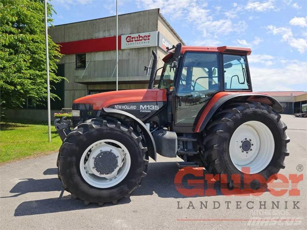 New Holland M 135 Traktoriai