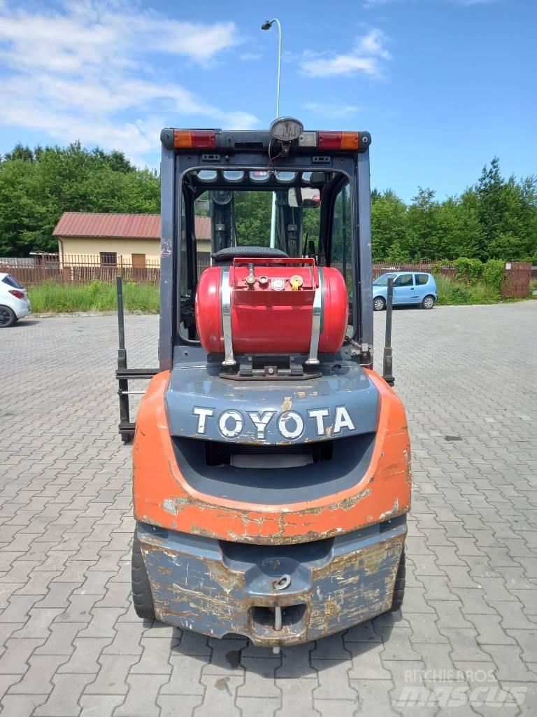Toyota 8 FGF 30 LPG (dujiniai) krautuvai