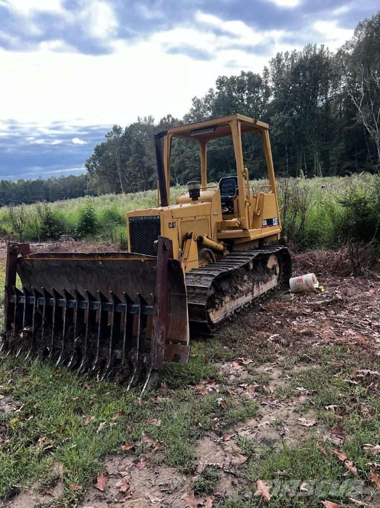 CAT D 3 B Vikšriniai buldozeriai
