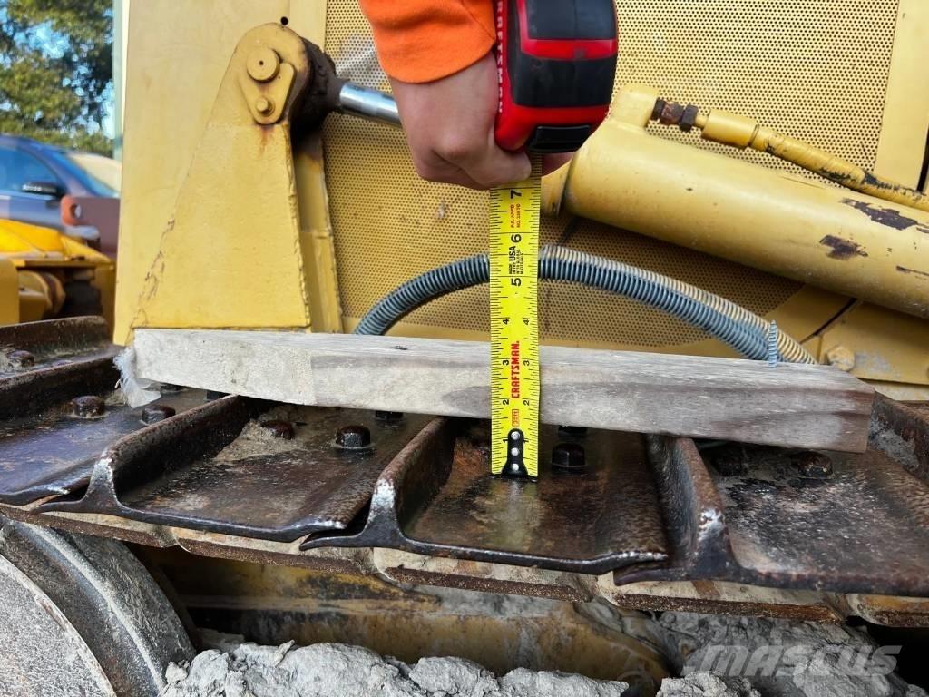 CAT D 3 B Vikšriniai buldozeriai