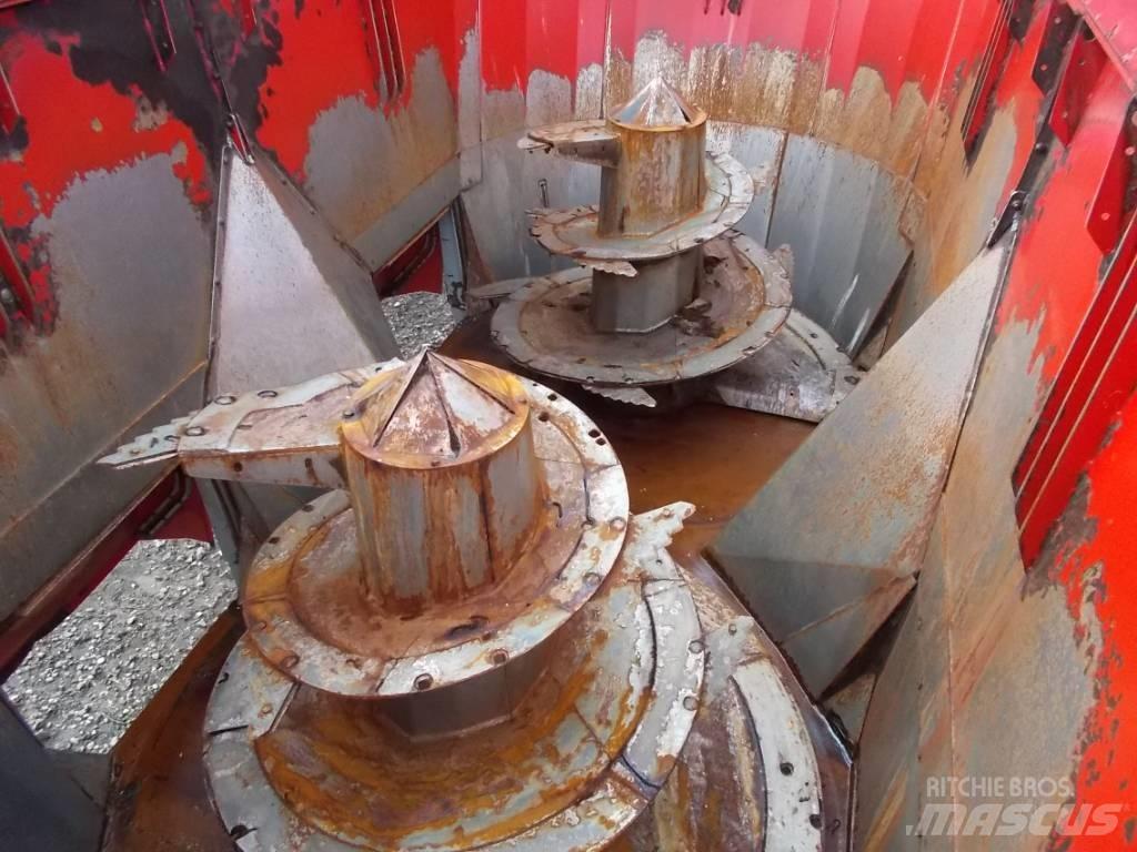 JF VM-27 Pašarų maišytuvai-dalytuvai