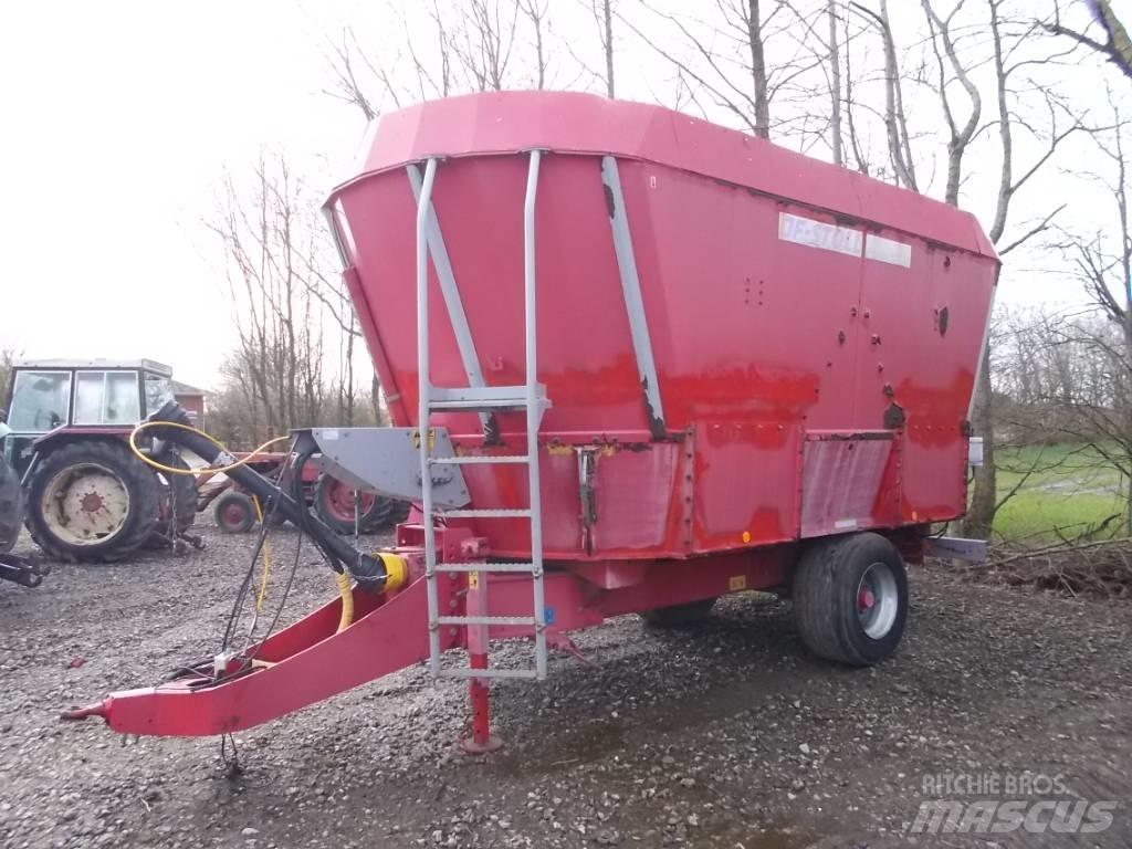 JF VM-27 Pašarų maišytuvai-dalytuvai