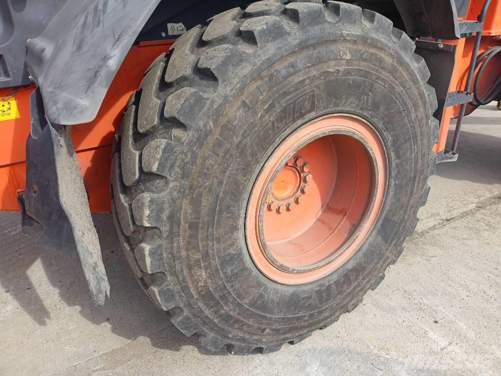 Hitachi ZW150 Naudoti ratiniai krautuvai