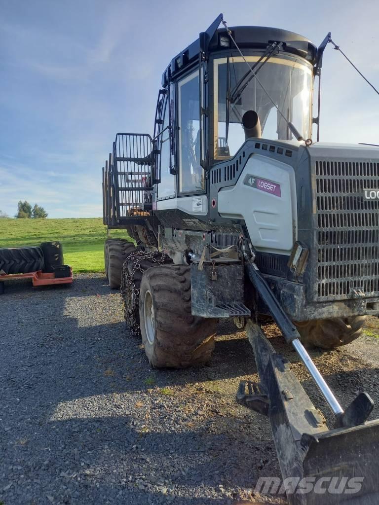 Logset 4 FGT Naudoti miškovežiai (Forvarderiai)